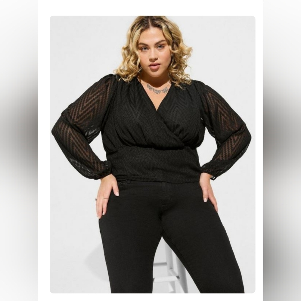 Torrid Surplice Crop Blouse Black Zig Zag Size 2X NEW!
